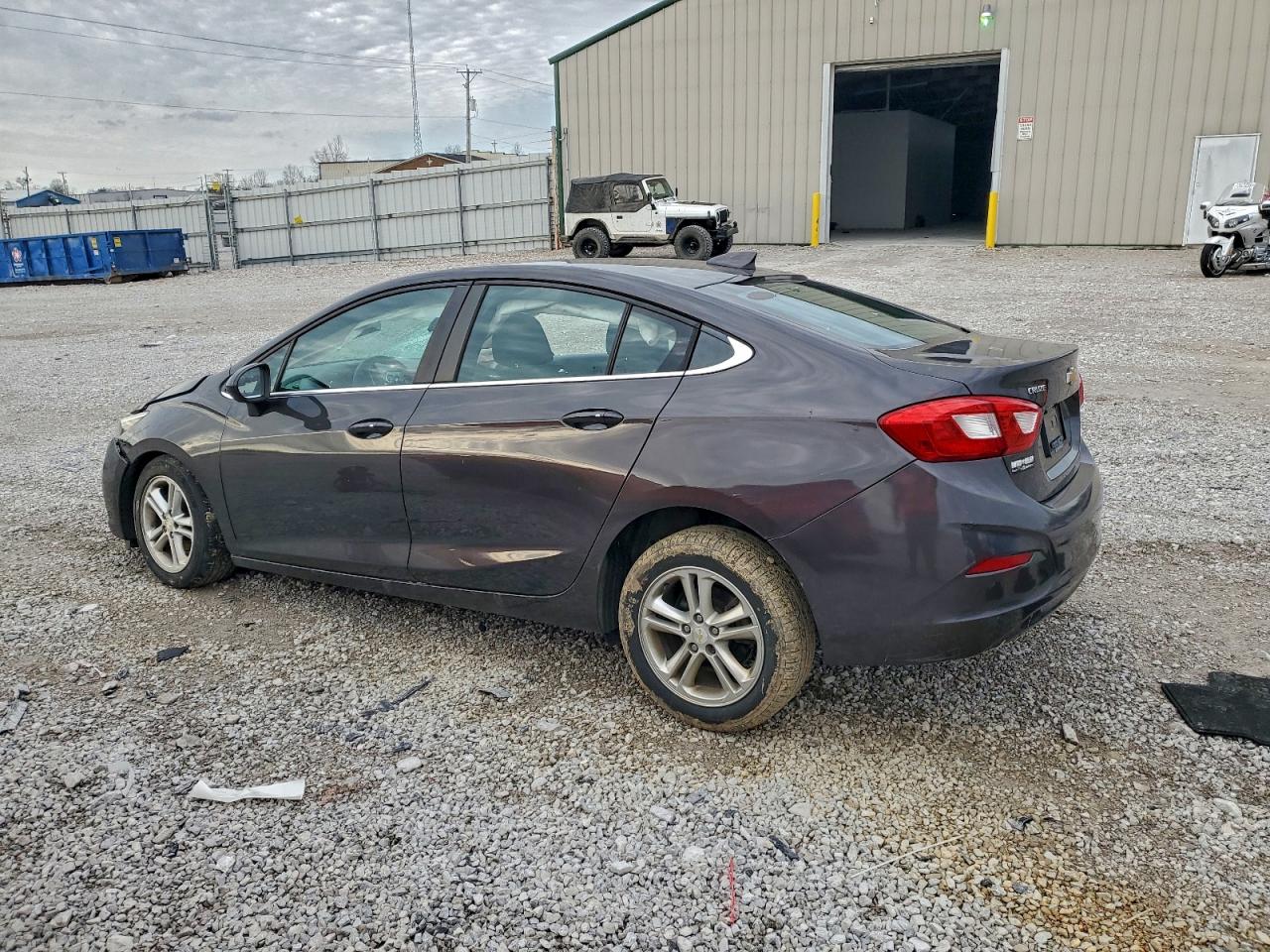 2017 CHEVROLET CRUZE LT photo 3