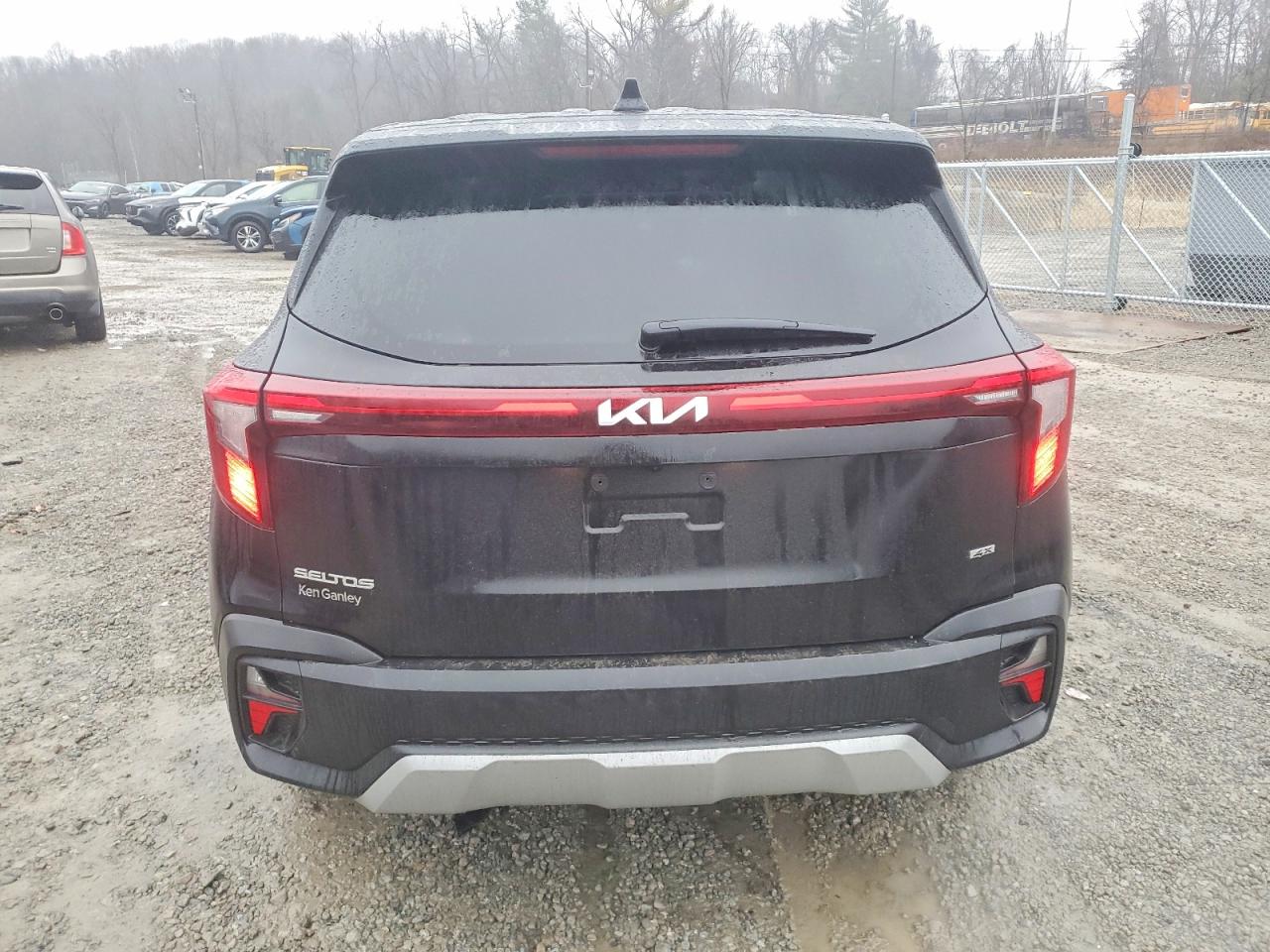 2025 KIA SELTOS LX photo 6