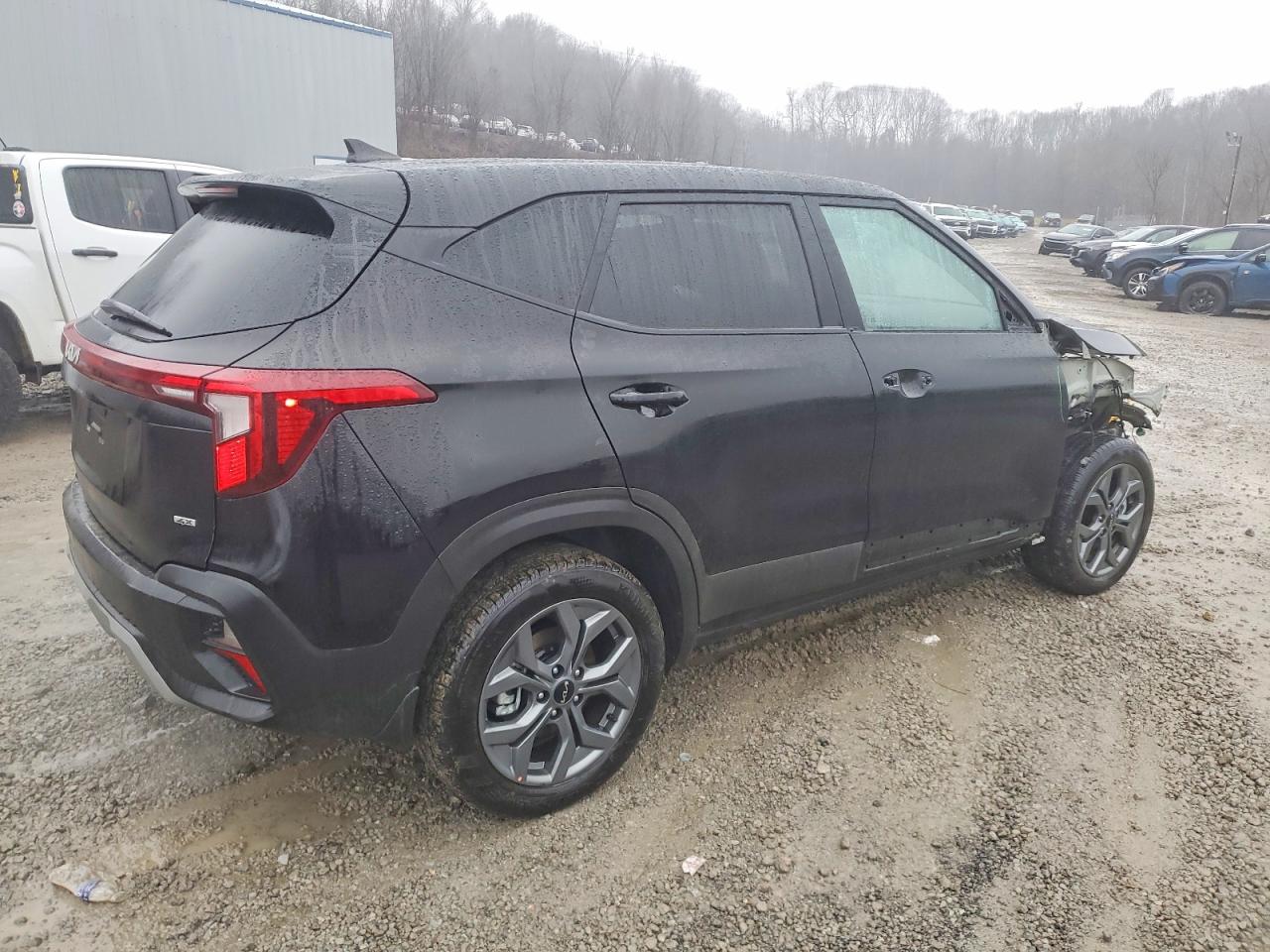 2025 KIA SELTOS LX photo 3