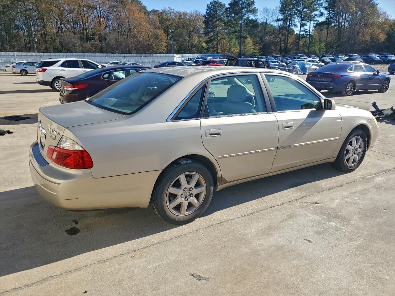 2004 TOYOTA AVALON XL photo 3