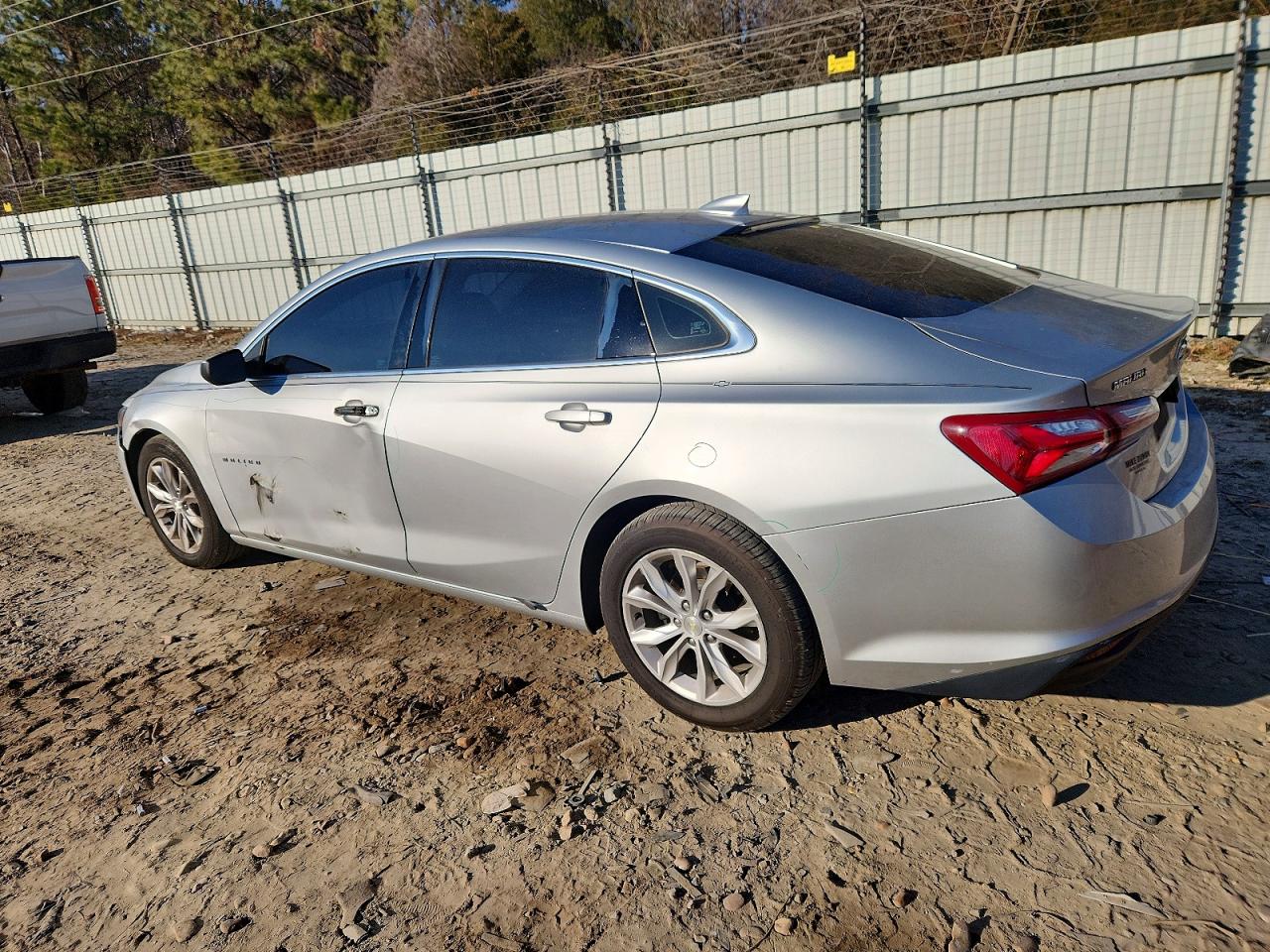 2020 CHEVROLET MALIBU LT photo 2