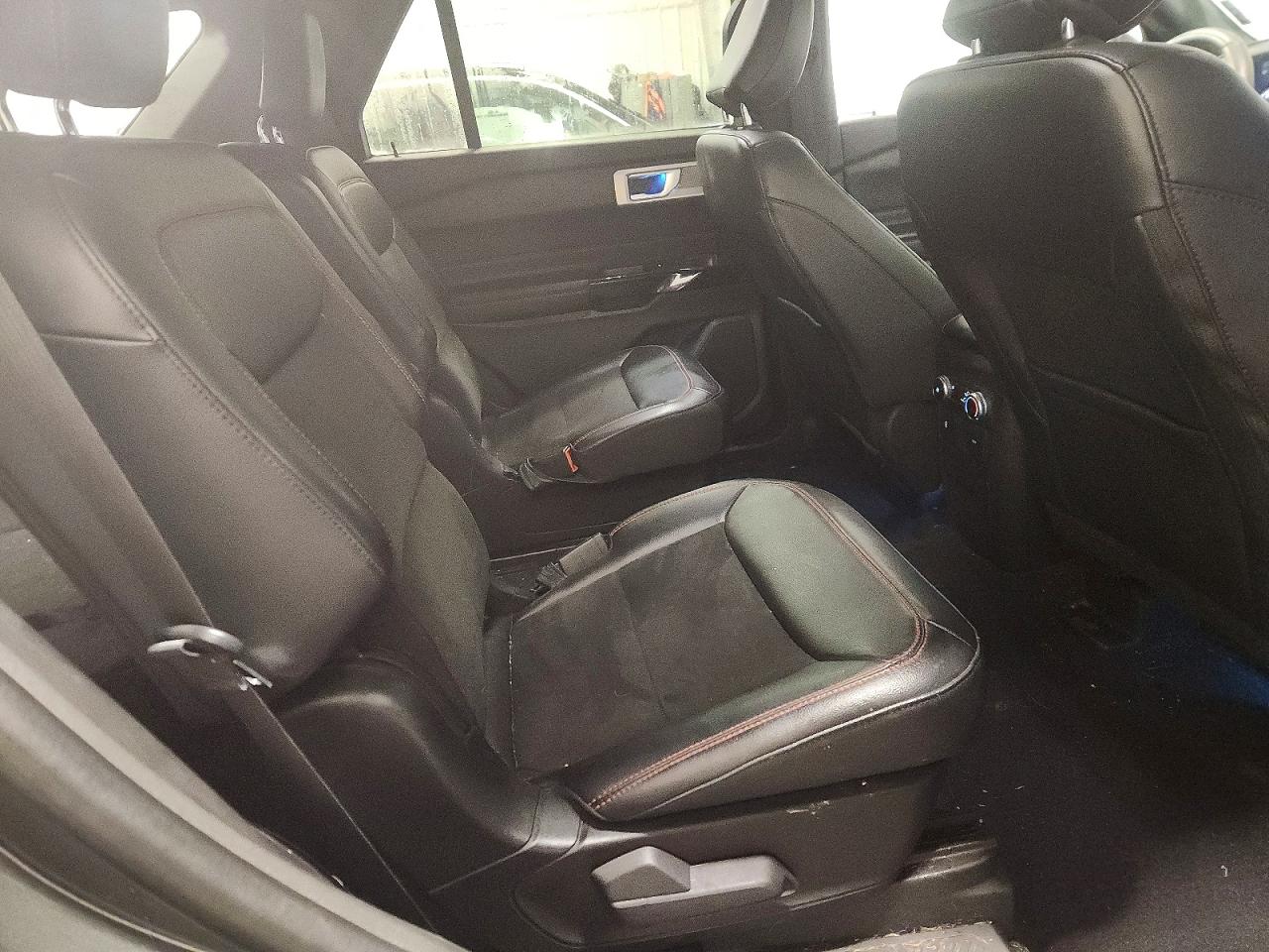 2023 FORD EXPLORER ST-LINE photo 11