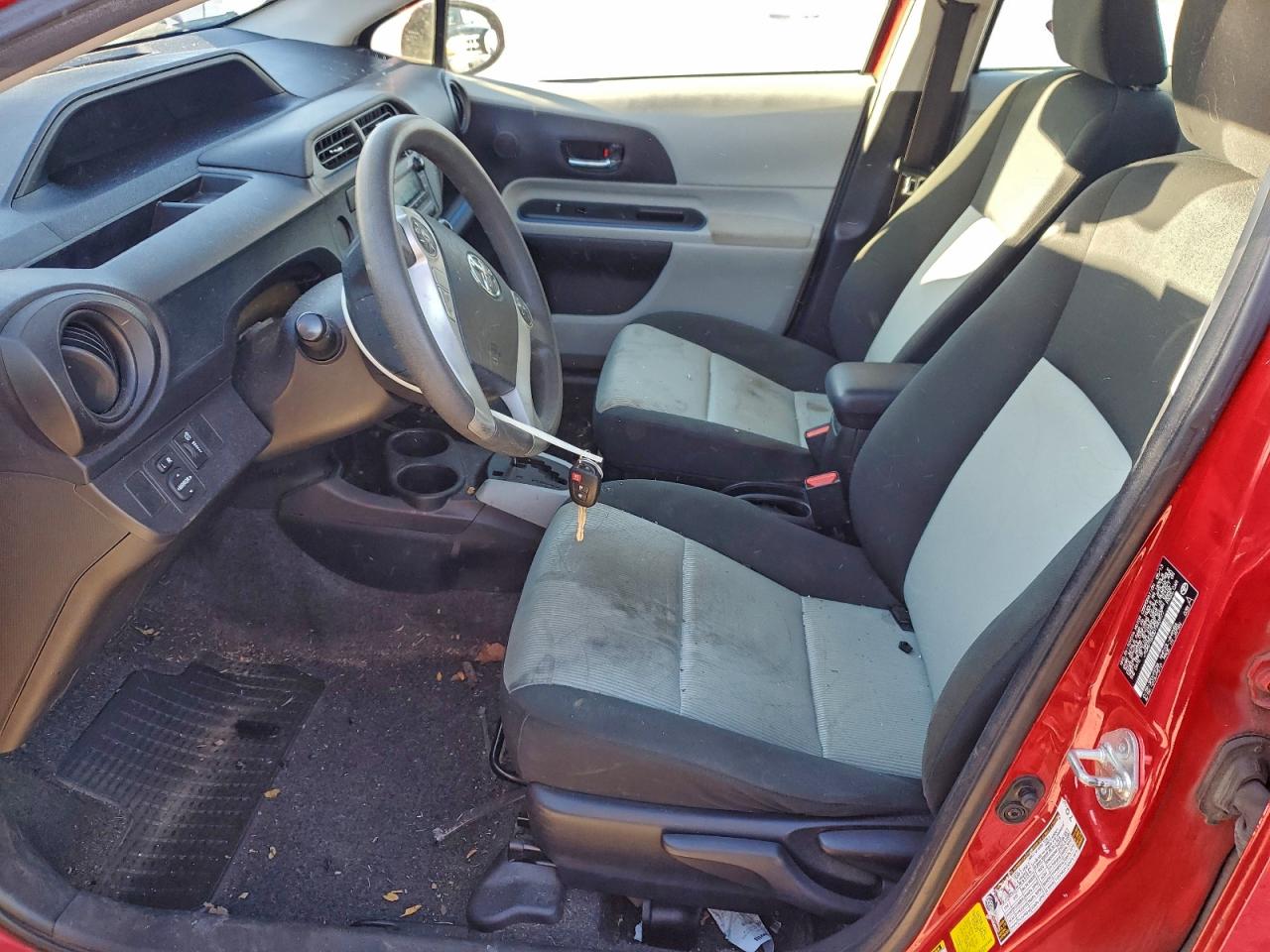 2013 TOYOTA PRIUS C photo 7