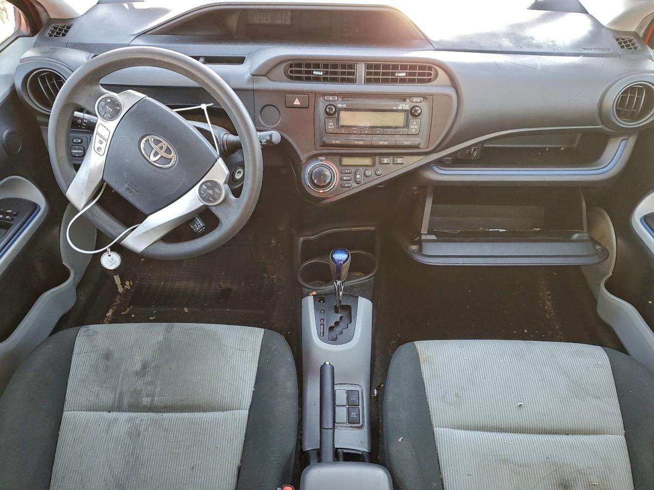 2013 TOYOTA PRIUS C photo 8
