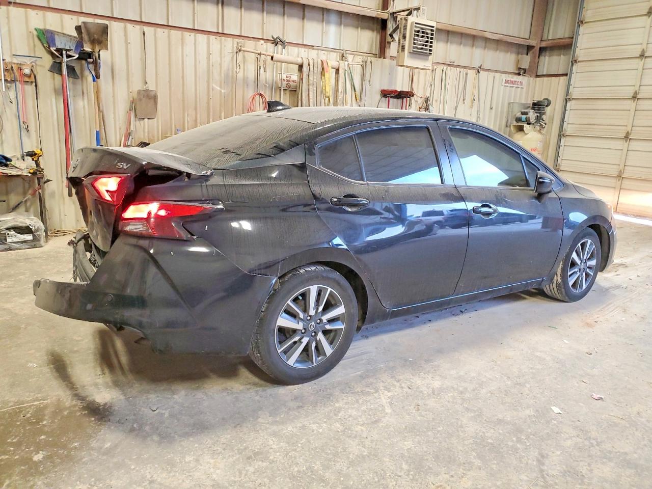 2020 NISSAN VERSA SV photo 3