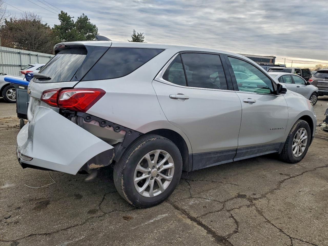 2020 CHEVROLET EQUINOX LT photo 3