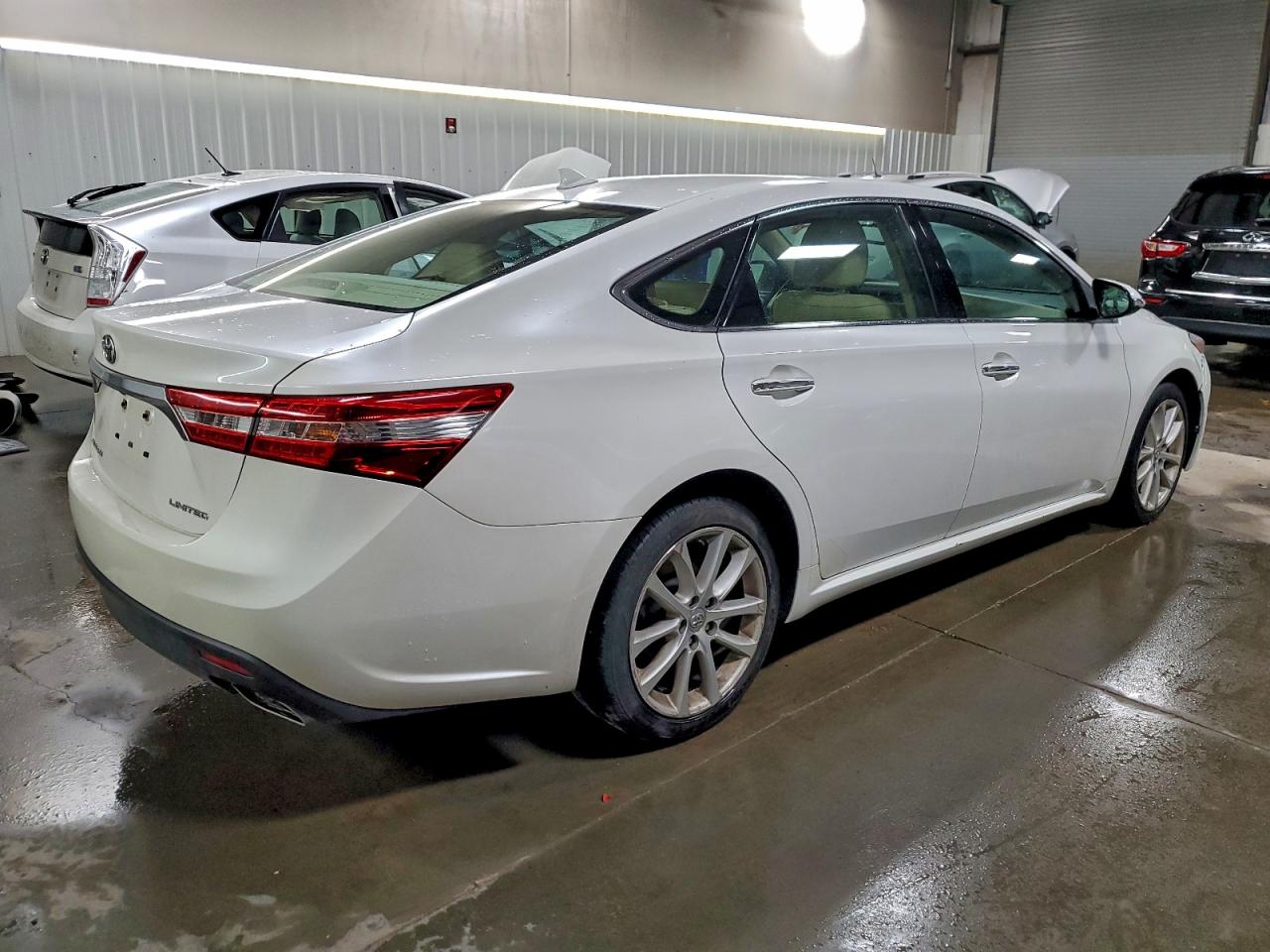 2013 TOYOTA AVALON BASE photo 3