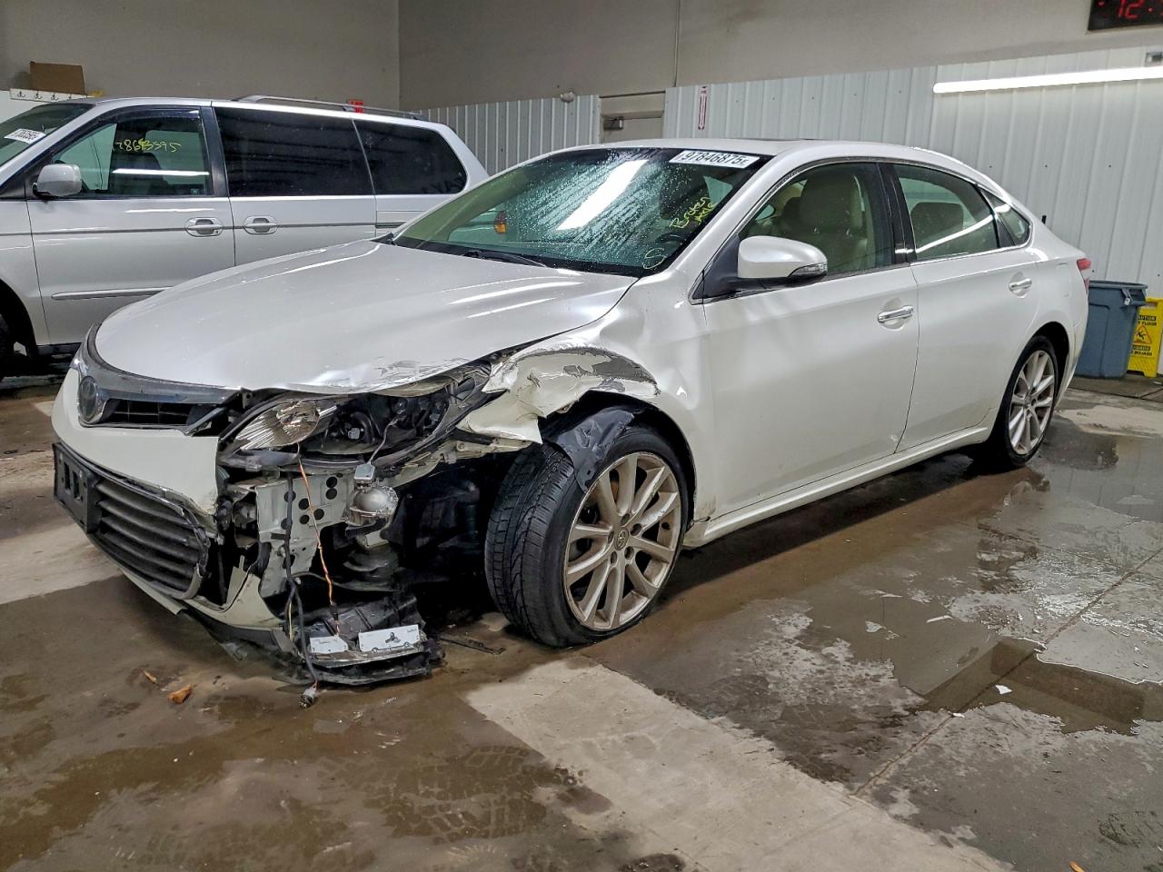 2013 TOYOTA AVALON