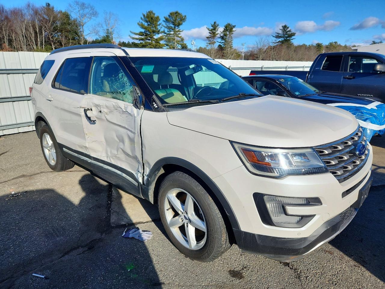 2016 FORD EXPLORER XLT photo 4