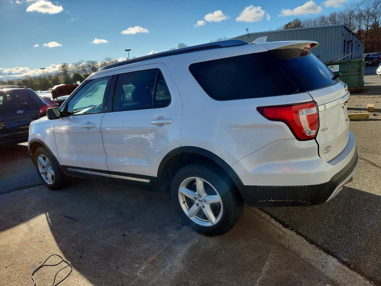 2016 FORD EXPLORER XLT photo 2