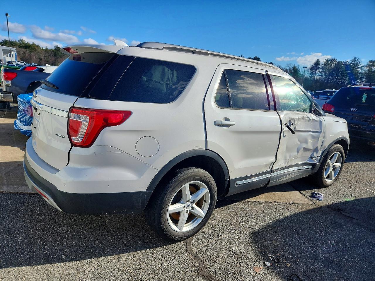 2016 FORD EXPLORER XLT photo 3