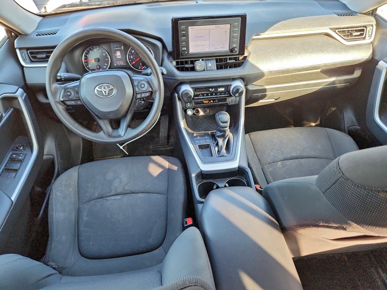 2019 TOYOTA RAV4 LE photo 8