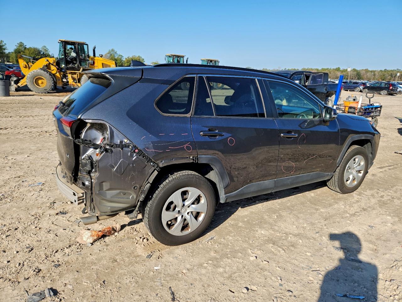 2019 TOYOTA RAV4 LE photo 3