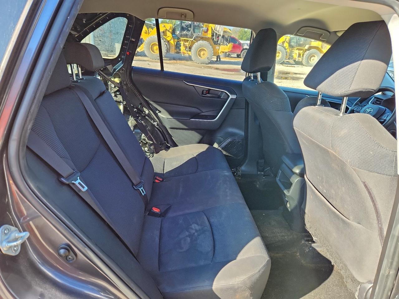 2019 TOYOTA RAV4 LE photo 11