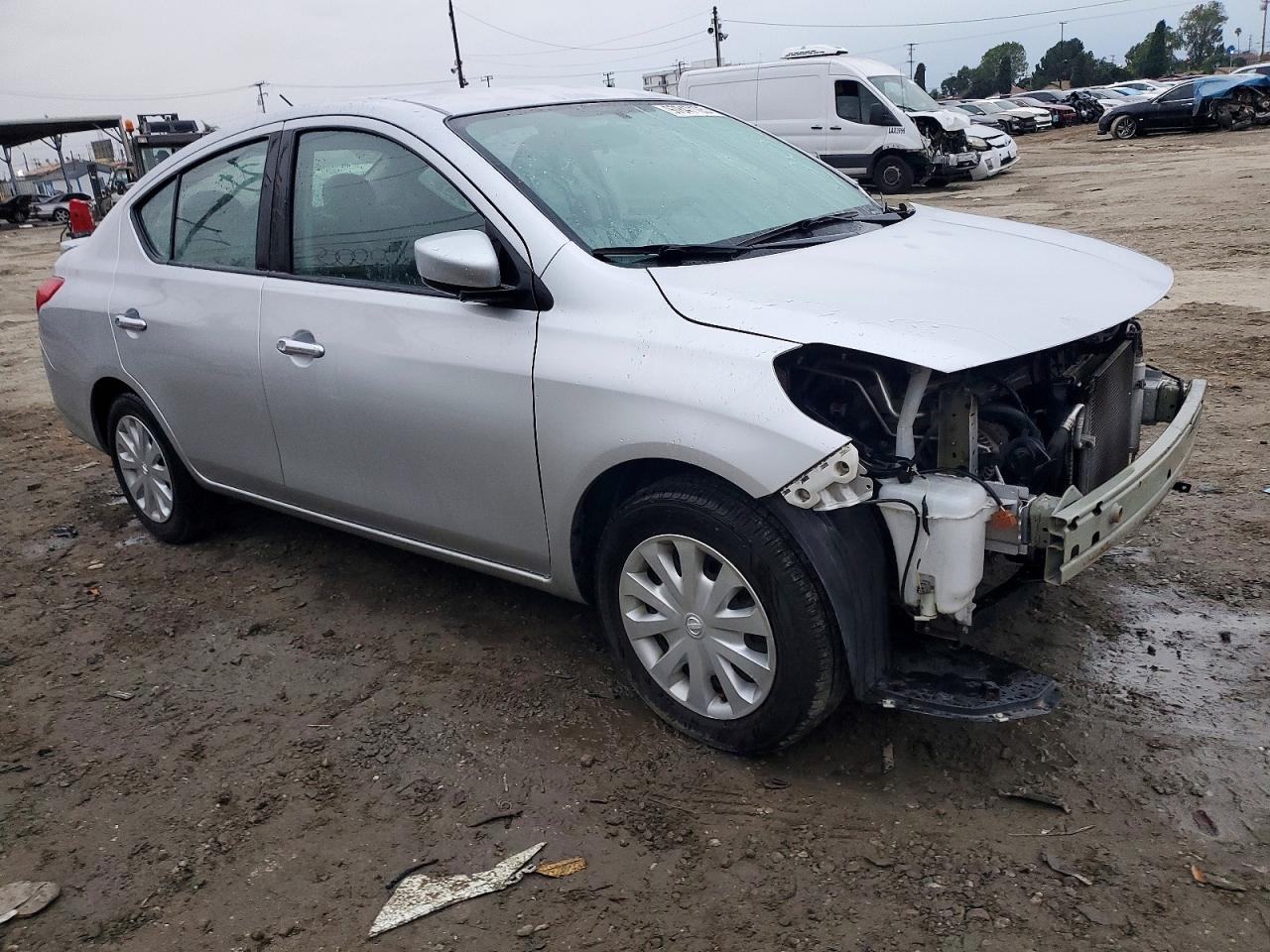 2019 NISSAN VERSA S photo 4