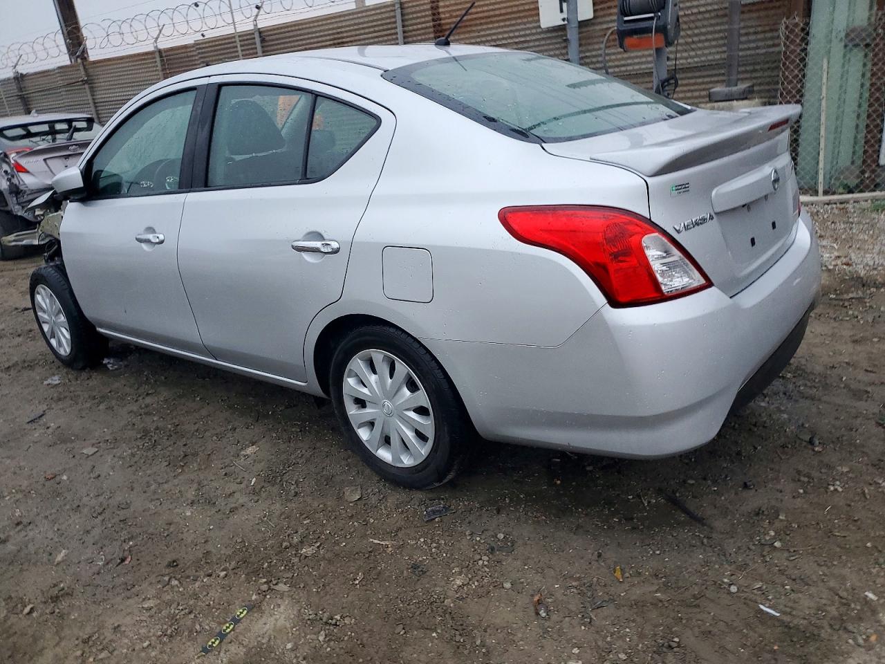 2019 NISSAN VERSA S photo 2