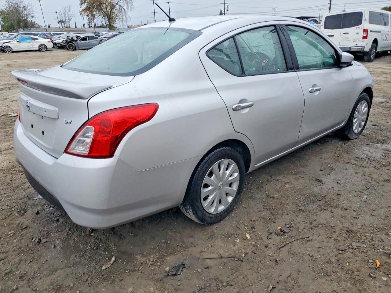 2019 NISSAN VERSA S photo 3