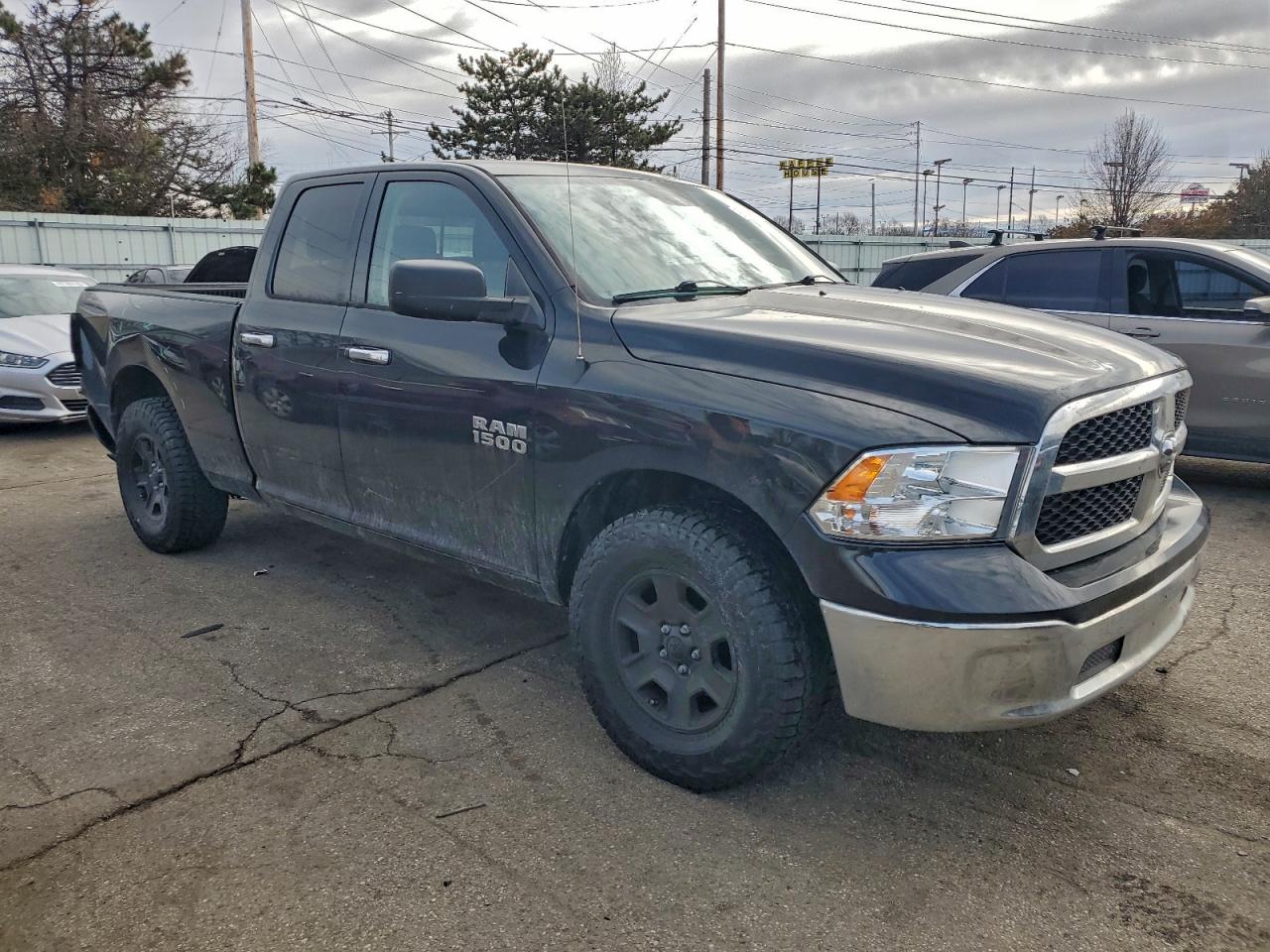 2018 RAM 1500 SLT photo 4