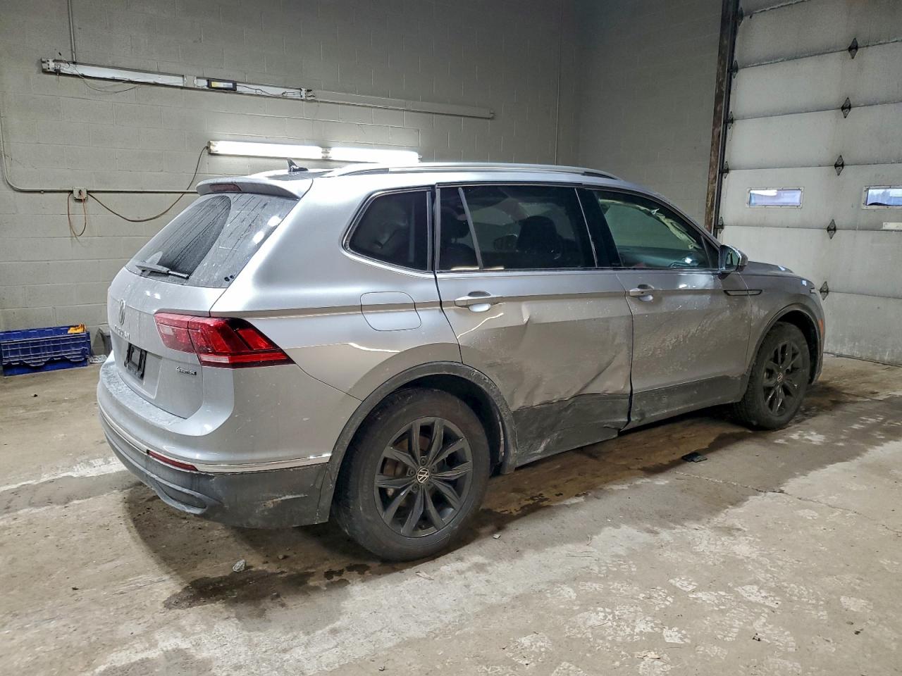 2024 VOLKSWAGEN TIGUAN SE photo 3
