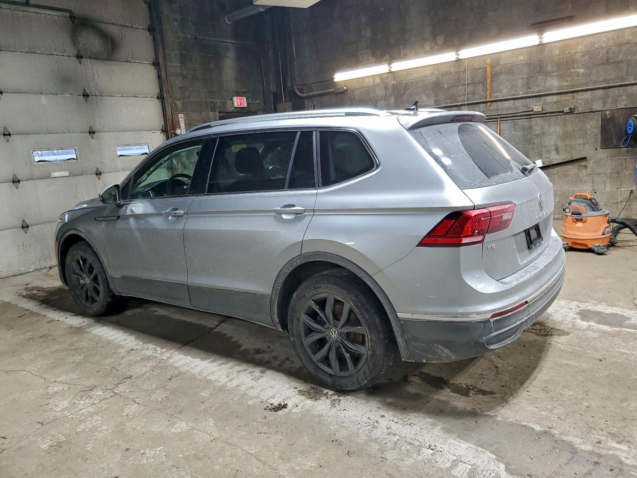 2024 VOLKSWAGEN TIGUAN SE photo 2