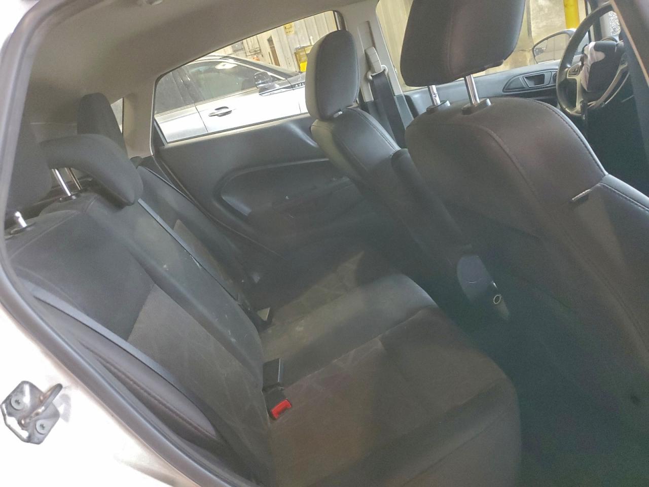 2012 FORD FIESTA SES photo 19
