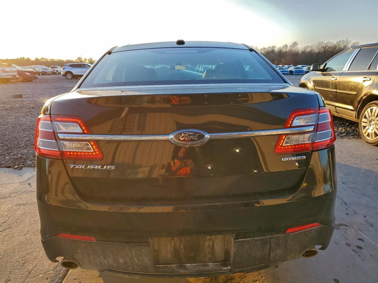 2016 FORD TAURUS SE photo 11