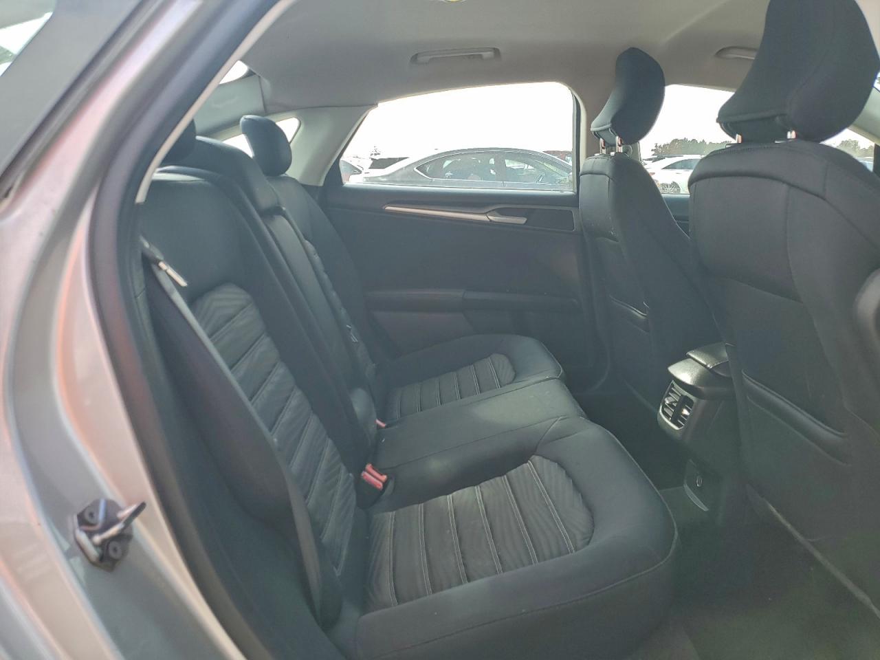 2016 FORD FUSION SE photo 10