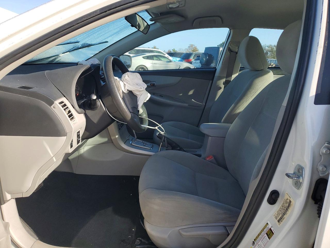 2013 TOYOTA COROLLA BASE photo 13