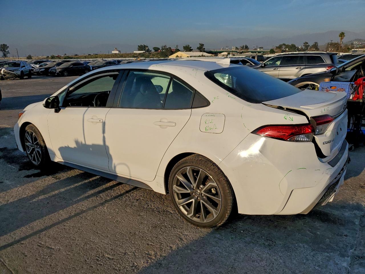 2021 TOYOTA COROLLA SE photo 2
