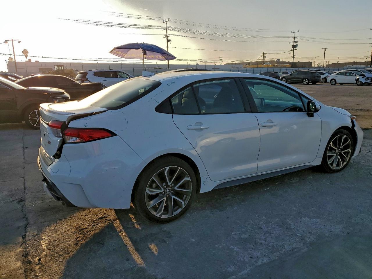 2021 TOYOTA COROLLA SE photo 3