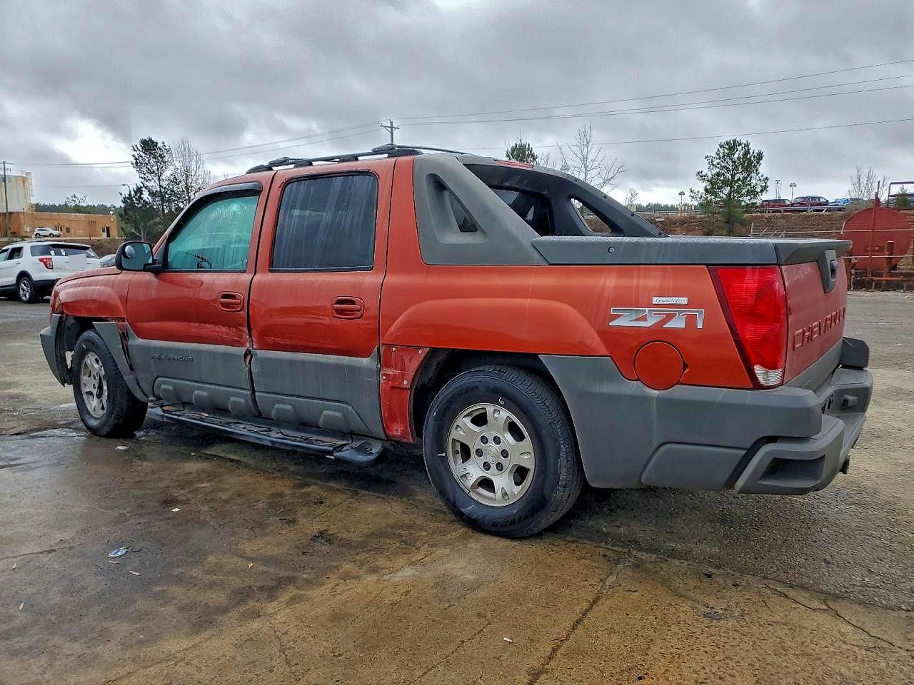 2002 CHEVROLET AVALANCHE K1500 photo 2