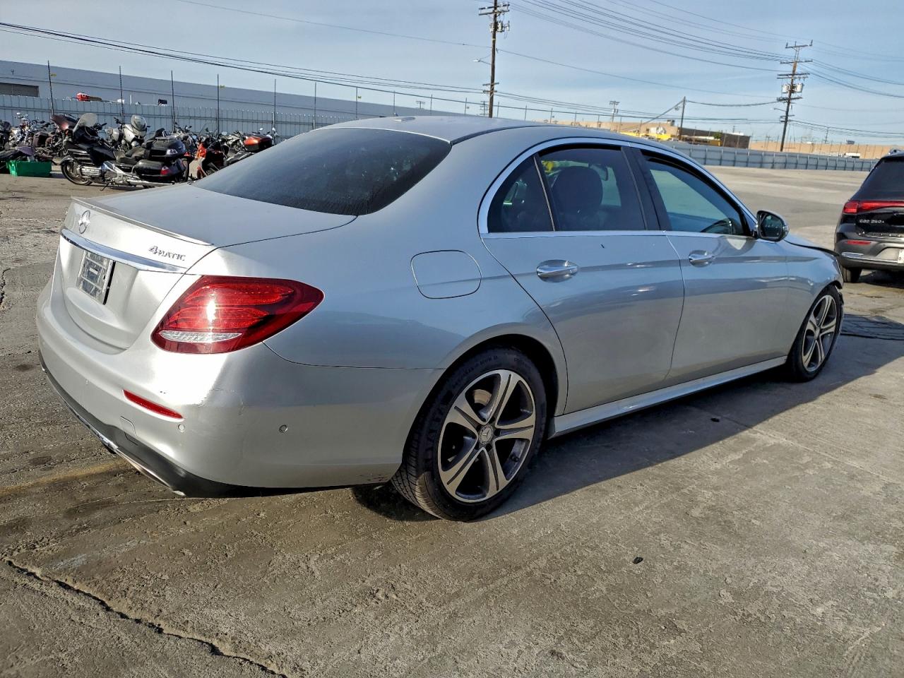 2017 MERCEDES-BENZ E 300 4MATIC photo 3