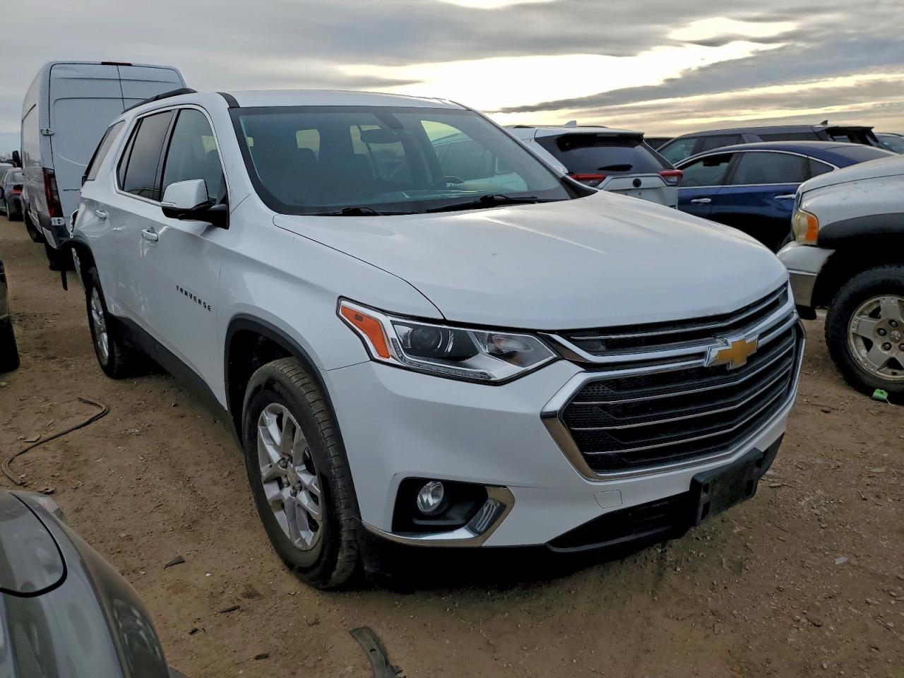 2020 CHEVROLET TRAVERSE LT photo 4