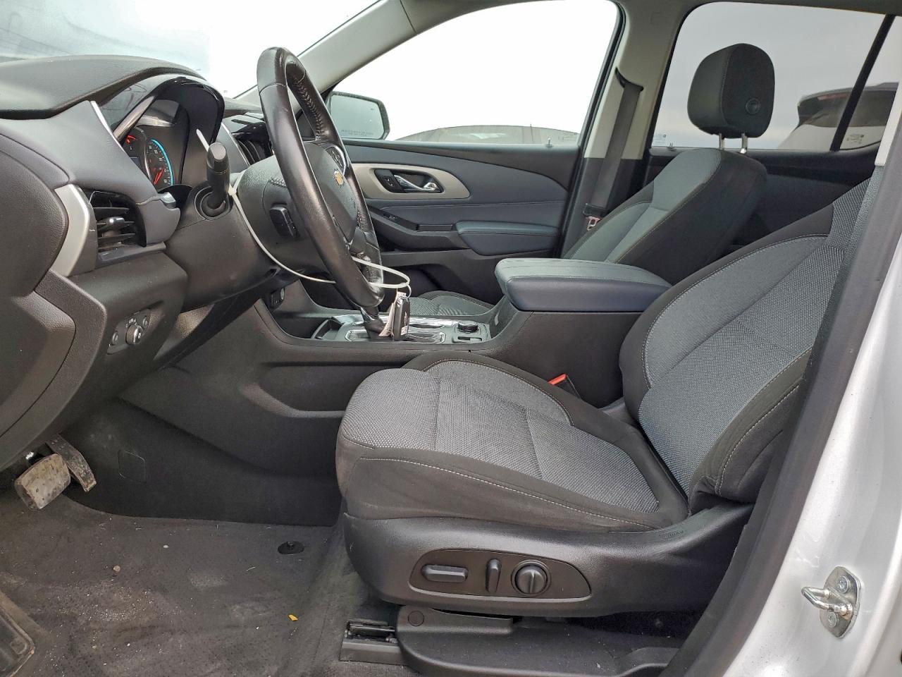 2020 CHEVROLET TRAVERSE LT photo 7