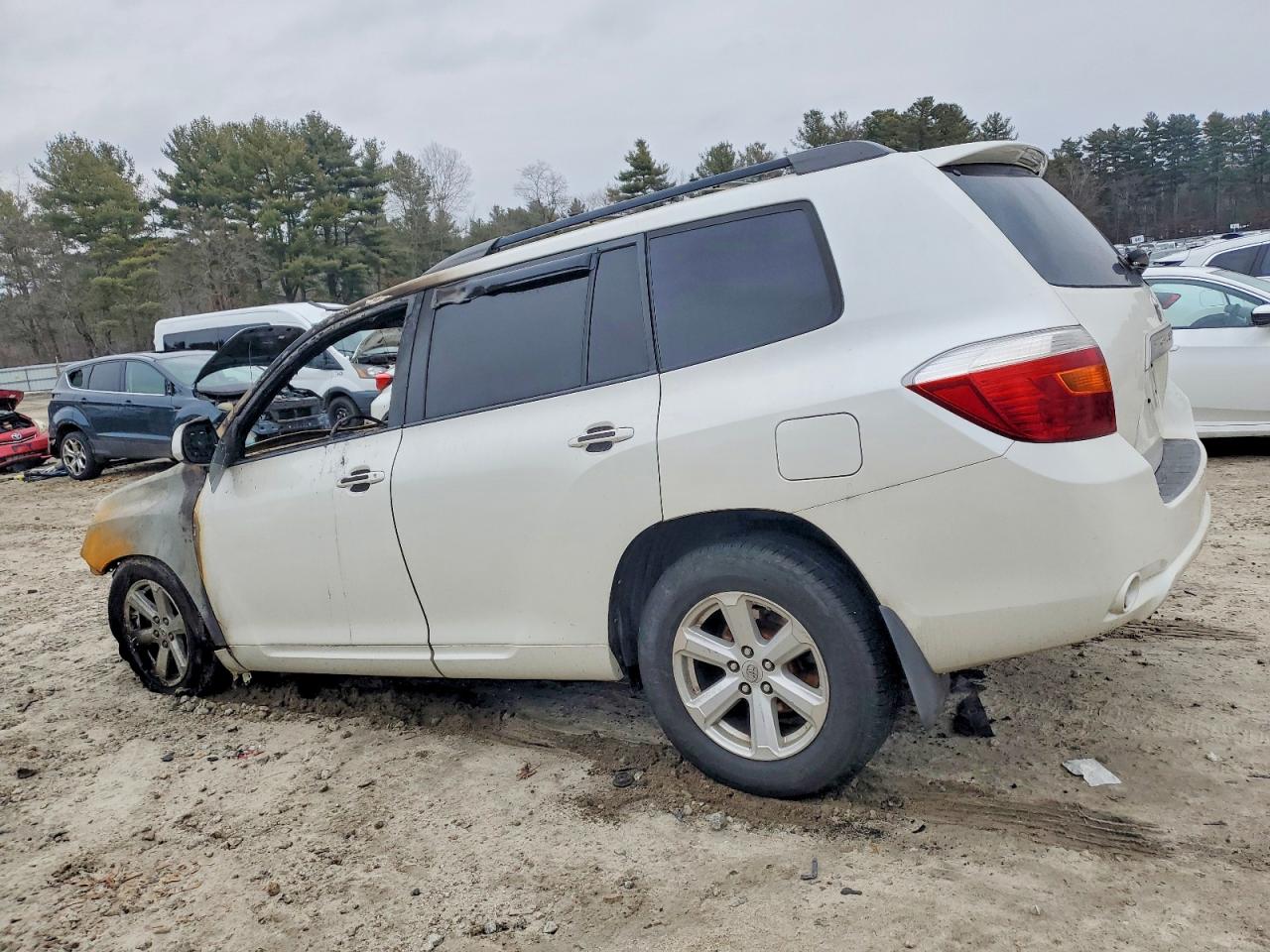 2010 TOYOTA HIGHLANDER SE photo 3