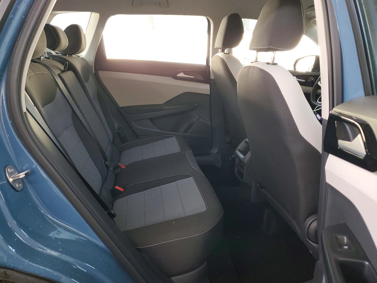 2025 VOLKSWAGEN TAOS S photo 11