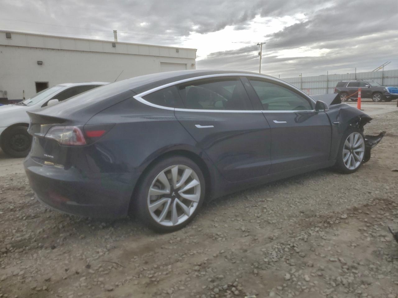 2018 TESLA MODEL 3 photo 5