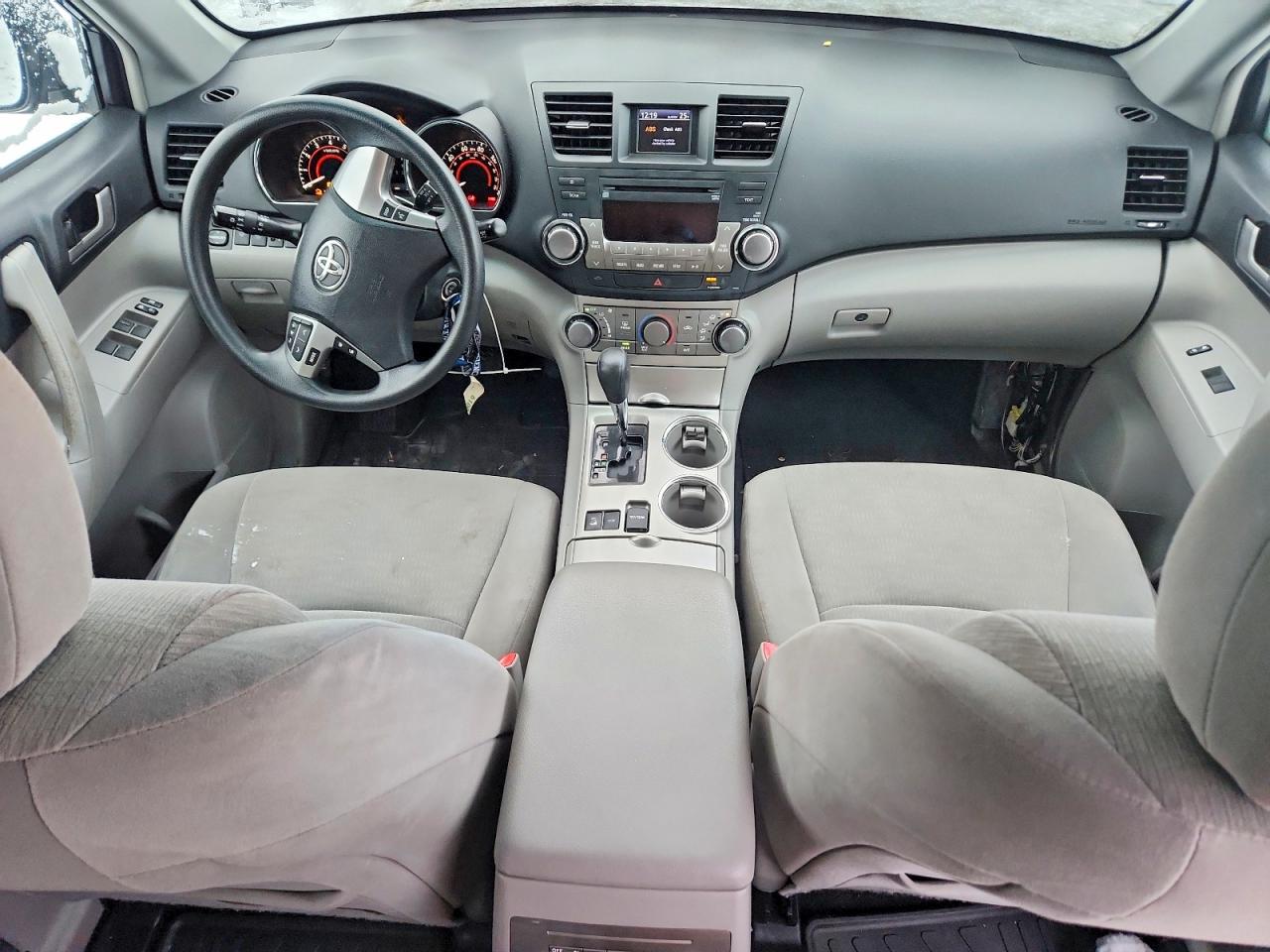 2012 TOYOTA HIGHLANDER BASE photo 8