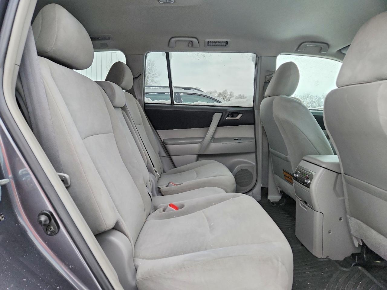 2012 TOYOTA HIGHLANDER BASE photo 10
