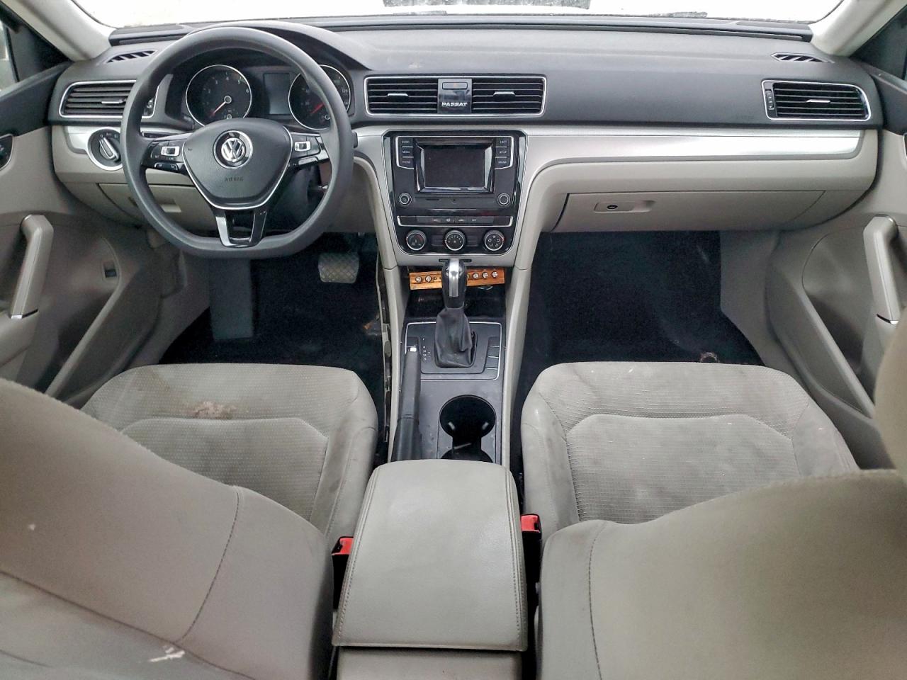 2018 VOLKSWAGEN PASSAT S photo 15