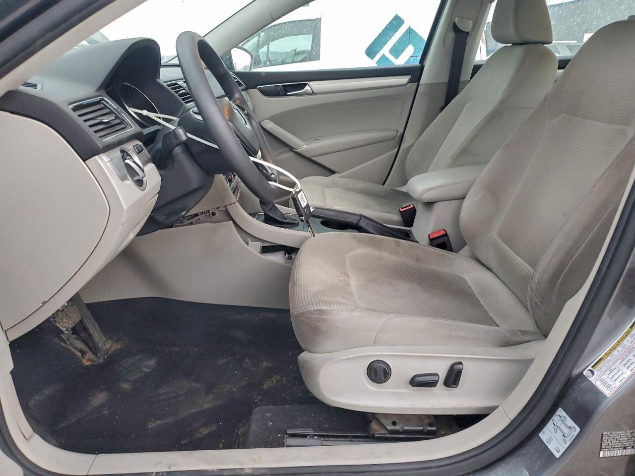 2018 VOLKSWAGEN PASSAT S photo 13