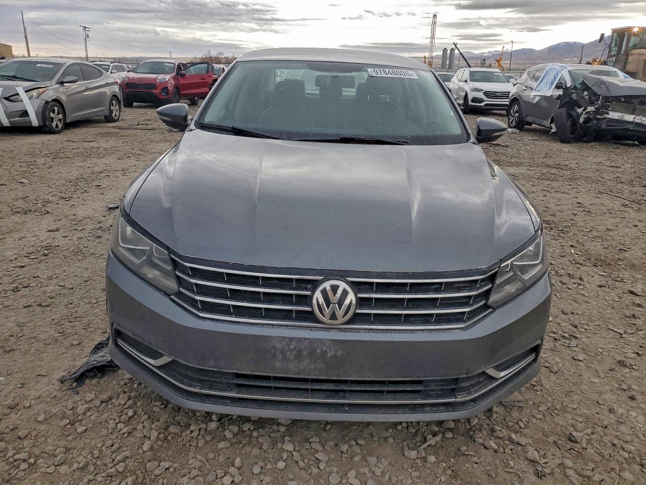 2018 VOLKSWAGEN PASSAT S photo 9