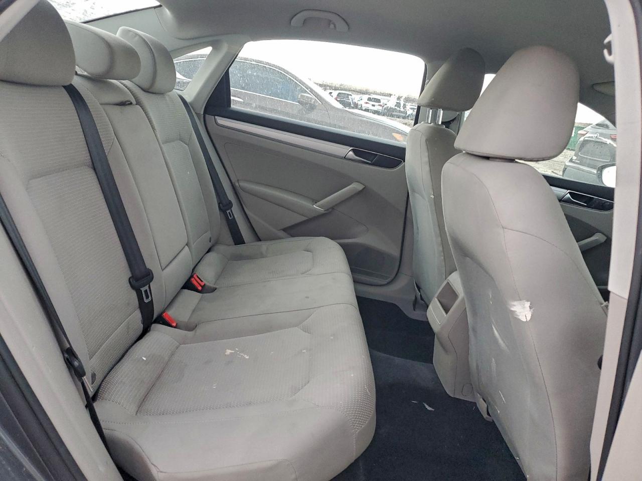 2018 VOLKSWAGEN PASSAT S photo 19
