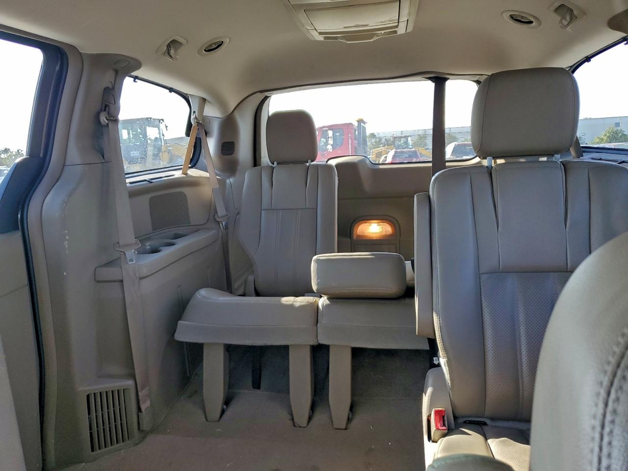 2015 CHRYSLER TOWN & COUNTRY TOURING L photo 10