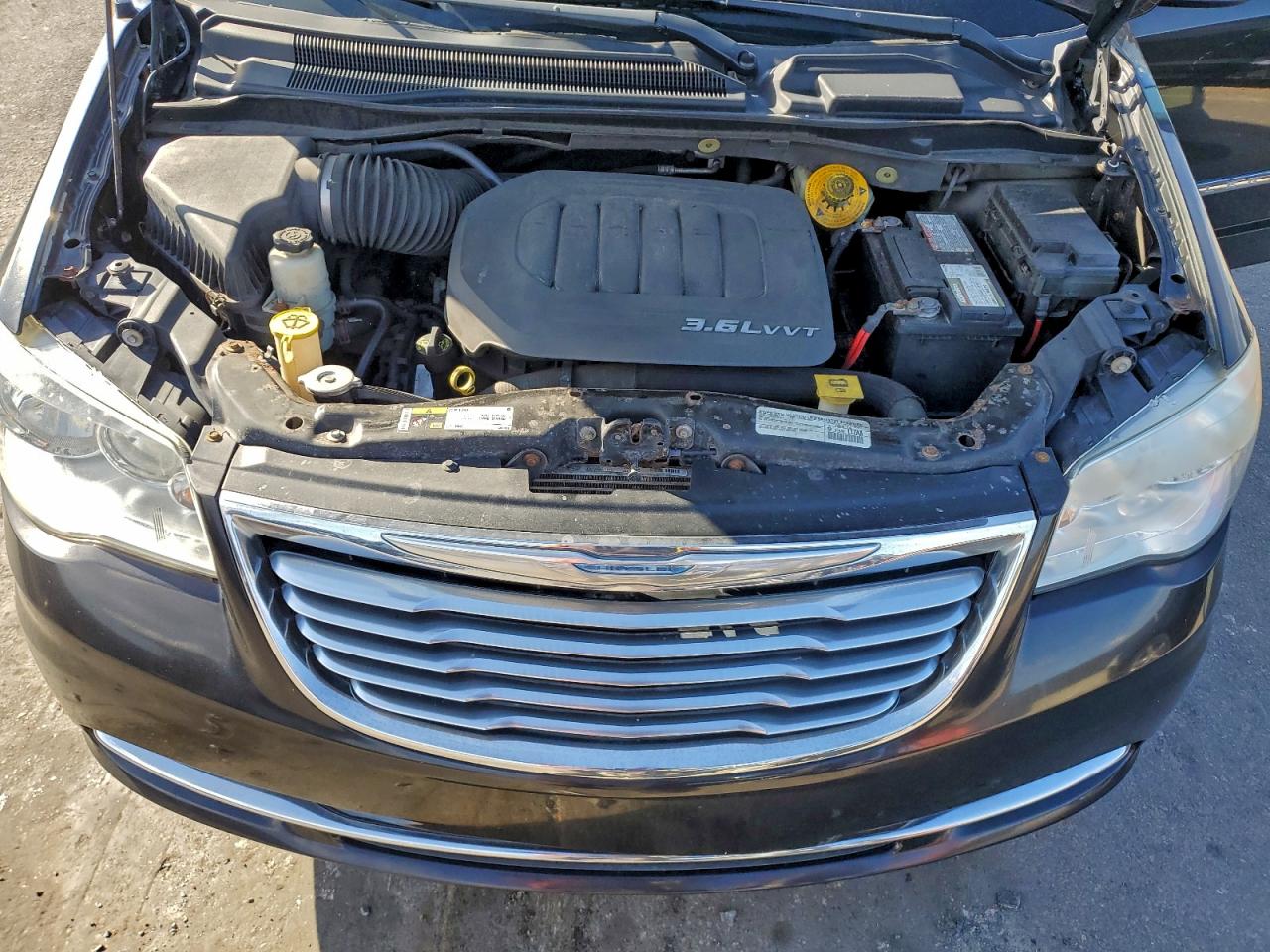 2015 CHRYSLER TOWN & COUNTRY TOURING L photo 12