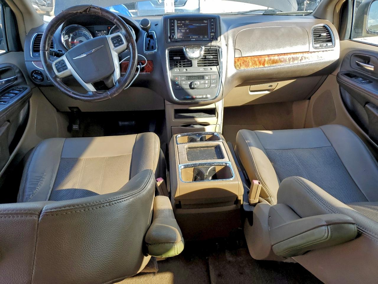 2015 CHRYSLER TOWN & COUNTRY TOURING L photo 8
