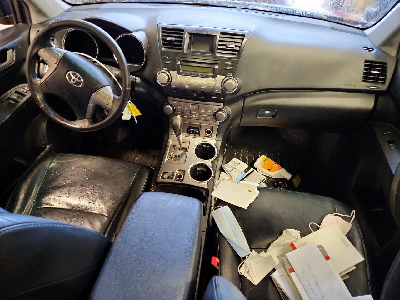 2010 TOYOTA HIGHLANDER SE photo 8