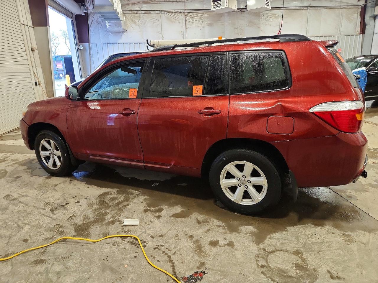 2010 TOYOTA HIGHLANDER SE photo 2