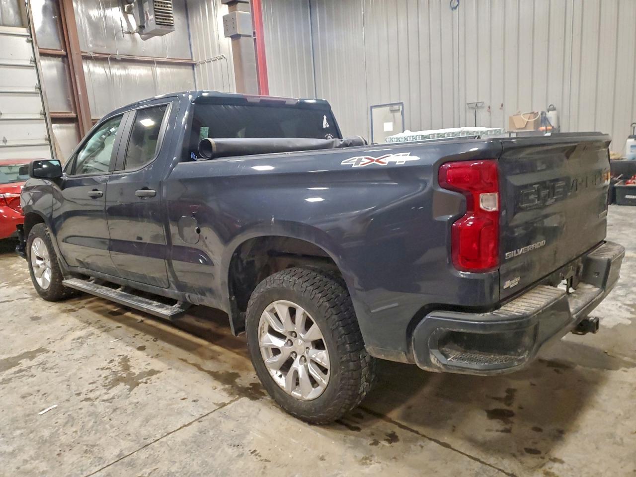 2020 CHEVROLET SILVERADO photo 2
