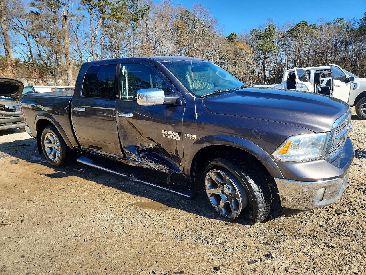 2014 RAM 1500 LARAMIE photo 4